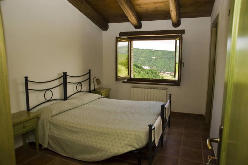 Agriturismo Valle Tezze Cascia Habitación foto